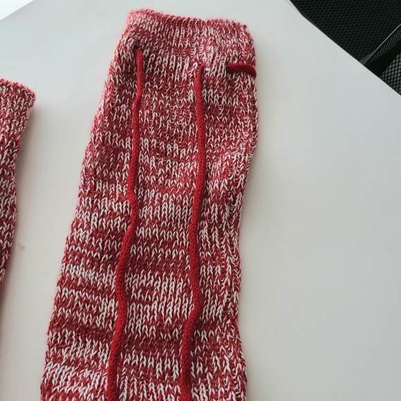 Old Navy Red And White Knit Slipper Socks - Picture 4 of 7